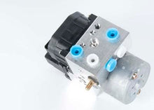 NEW Genuine GM ABS brake controller assembly 2003-2005 Saturn Vue 22706433