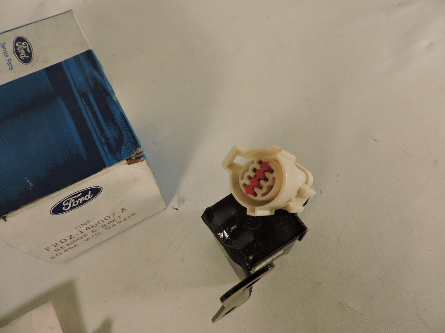 NEW crash sensor and bracket assy 1992-94 Taurus Sable  F2DZ-14B007-A