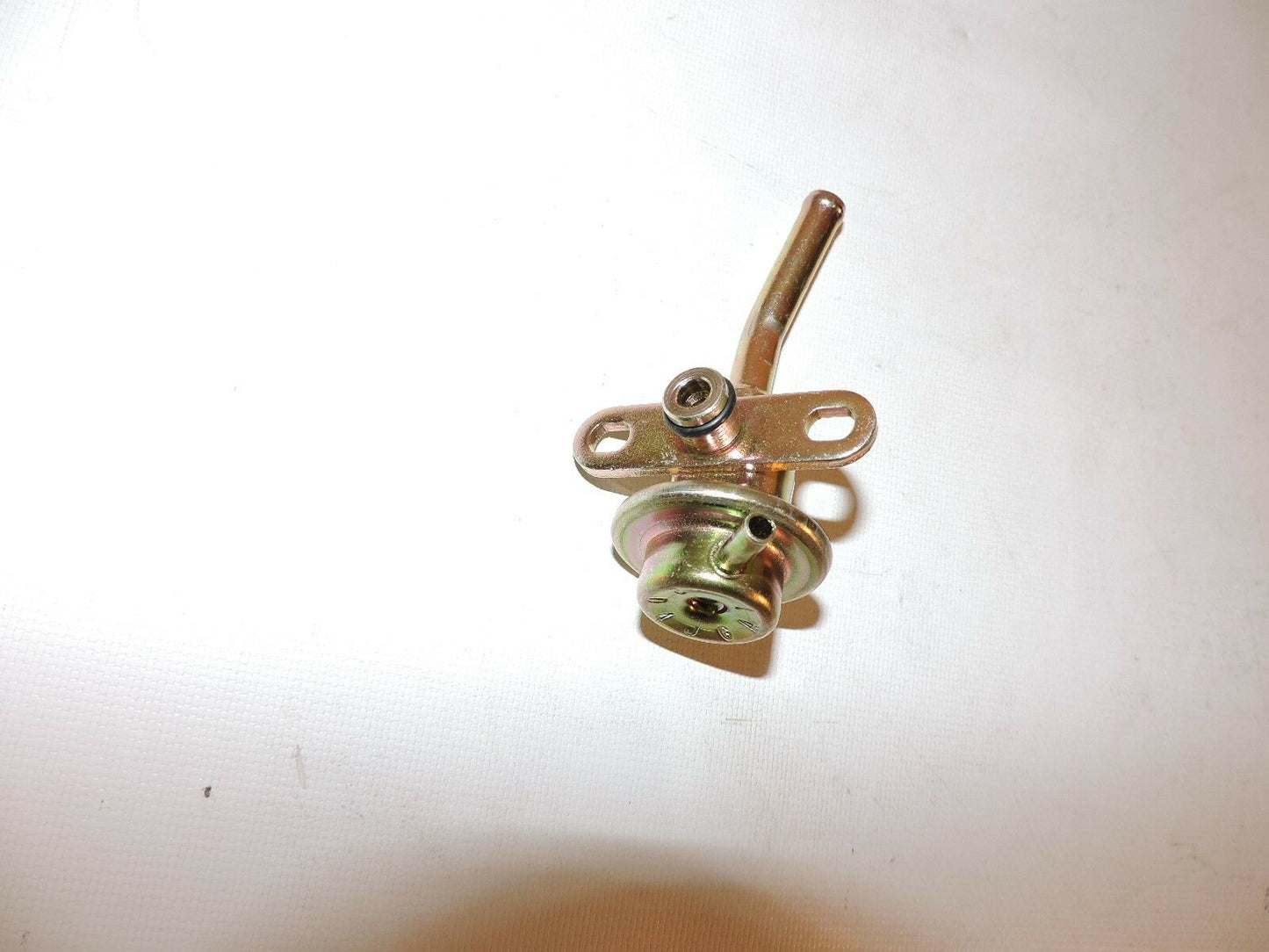 New Ford Mazda fuel pressure regulator E92Z-9C968-A F20113280 11-8011