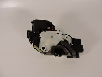 NEW genuine GM right rear door latch assembly Cruze Lacross Regal 13579532