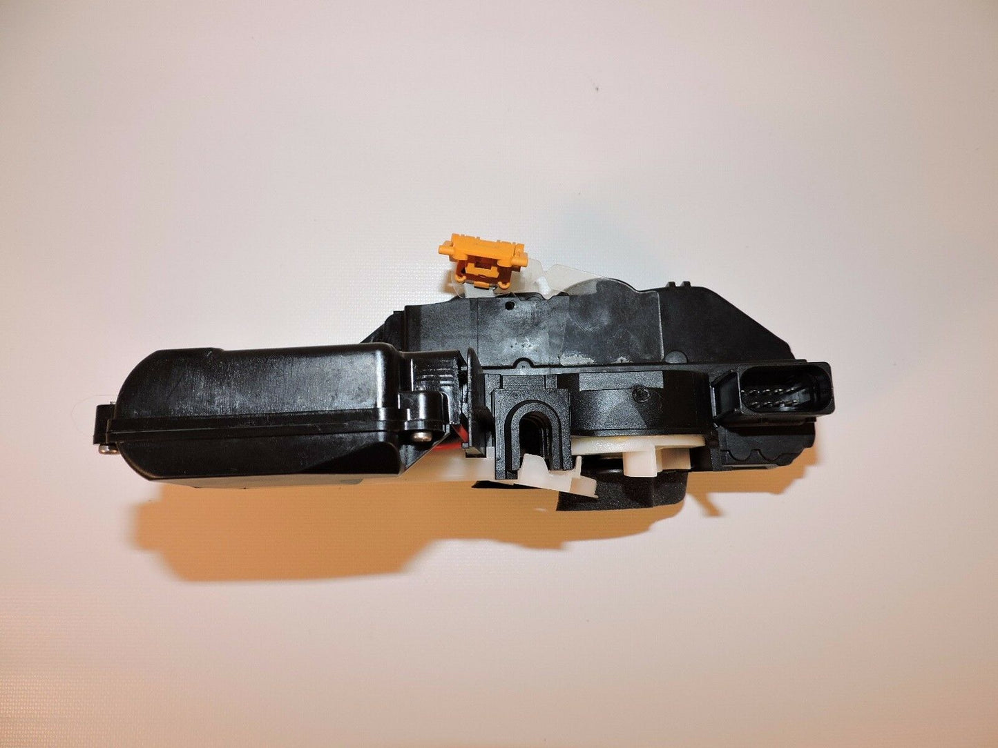 NEW genuine GM right rear door latch assembly Cruze Lacross Regal 13579532