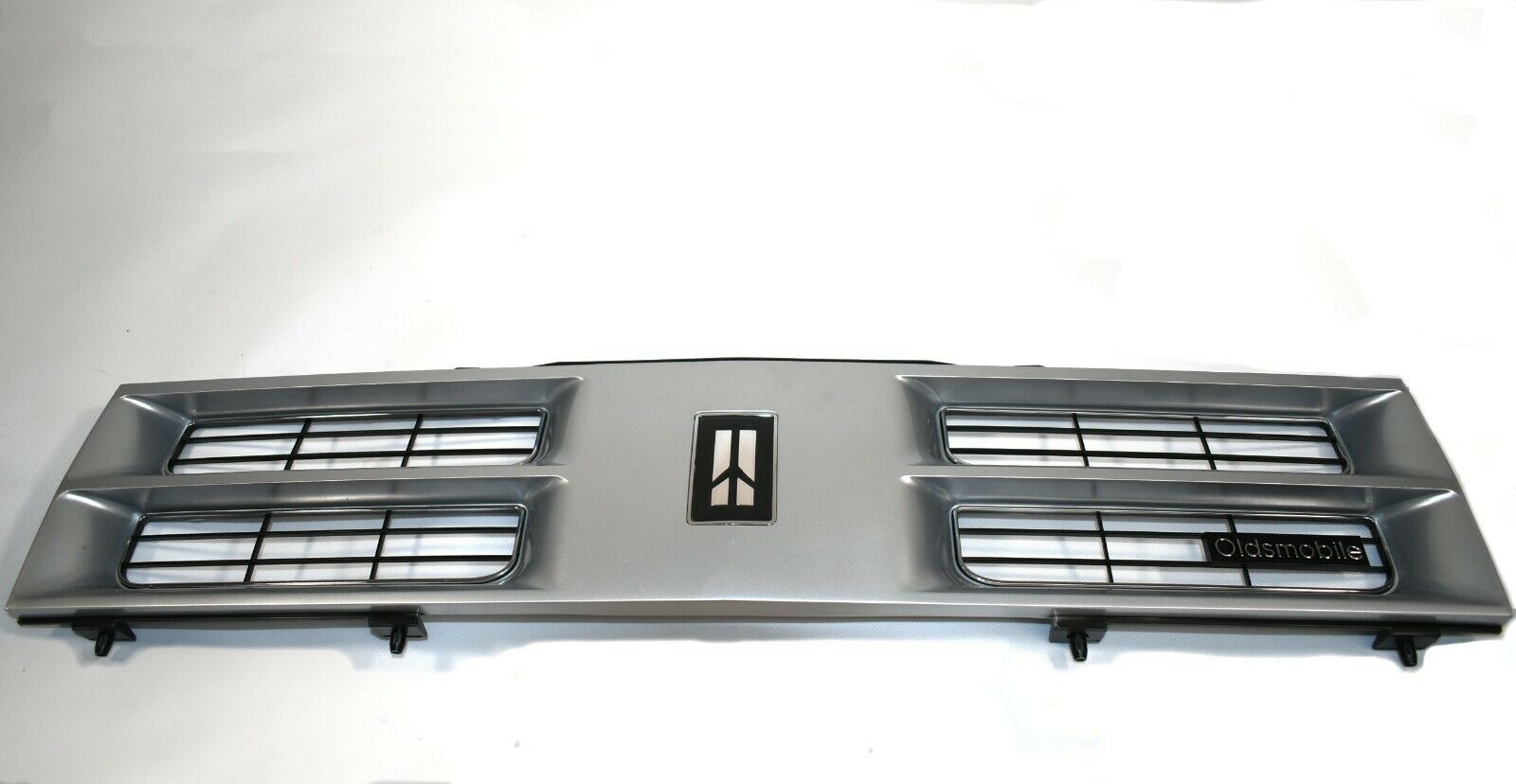 New OEM Oldsmobile 88 Eighty Eight Grille WITH Emblem 1990 - 91 SILVER 25555594