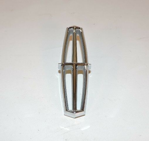 NOS Lincoln Continental Chrome Grille Ornament 90 91 prior to 4/91 FO0Y-8213-A